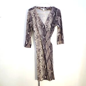 Diana Von Furstenberg Elegant Silk Snake Print V-Neck Dress Size 10 Wrap Dress